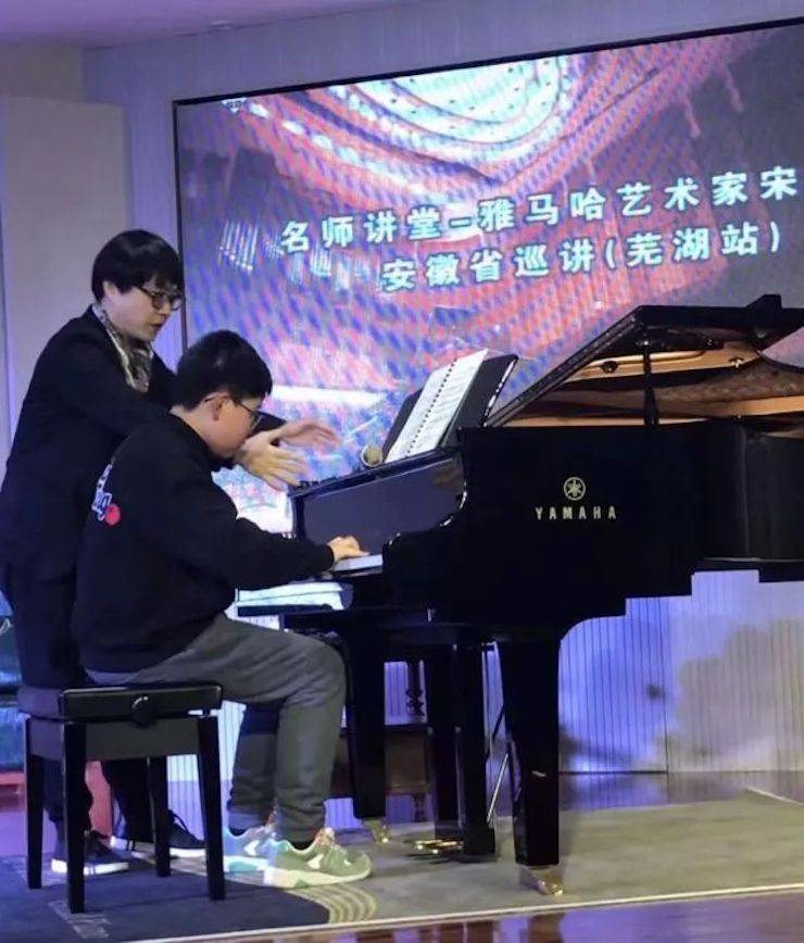 【报道】腾博官网艺术家宋思衡安徽巡讲·芜湖站圆满落幕