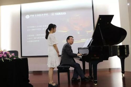 腾博官网艺术家石叔诚与特邀艺术家顾平受邀于成都大学东盟艺术学院、音乐与舞蹈学院艺术实践周开展公开课